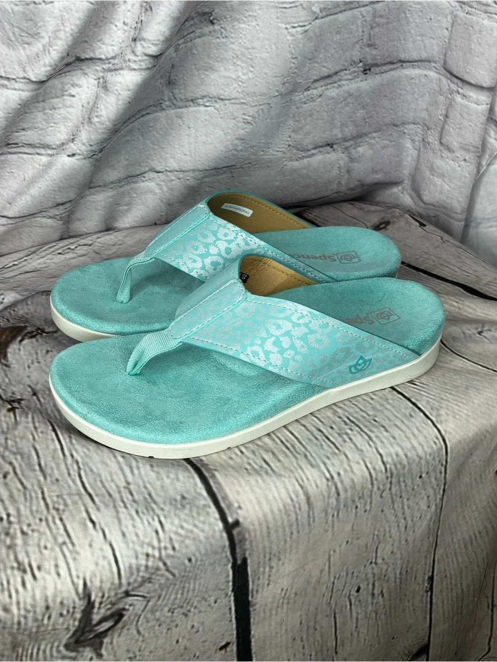 Spenco Metallic Aqua Blue Leopard Print Flip Flop Thong Resortwear Sandals Sz 7